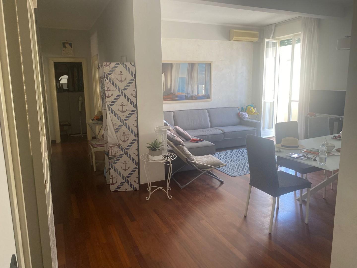 Immagine 31 di Appartamento in vendita  a Viareggio