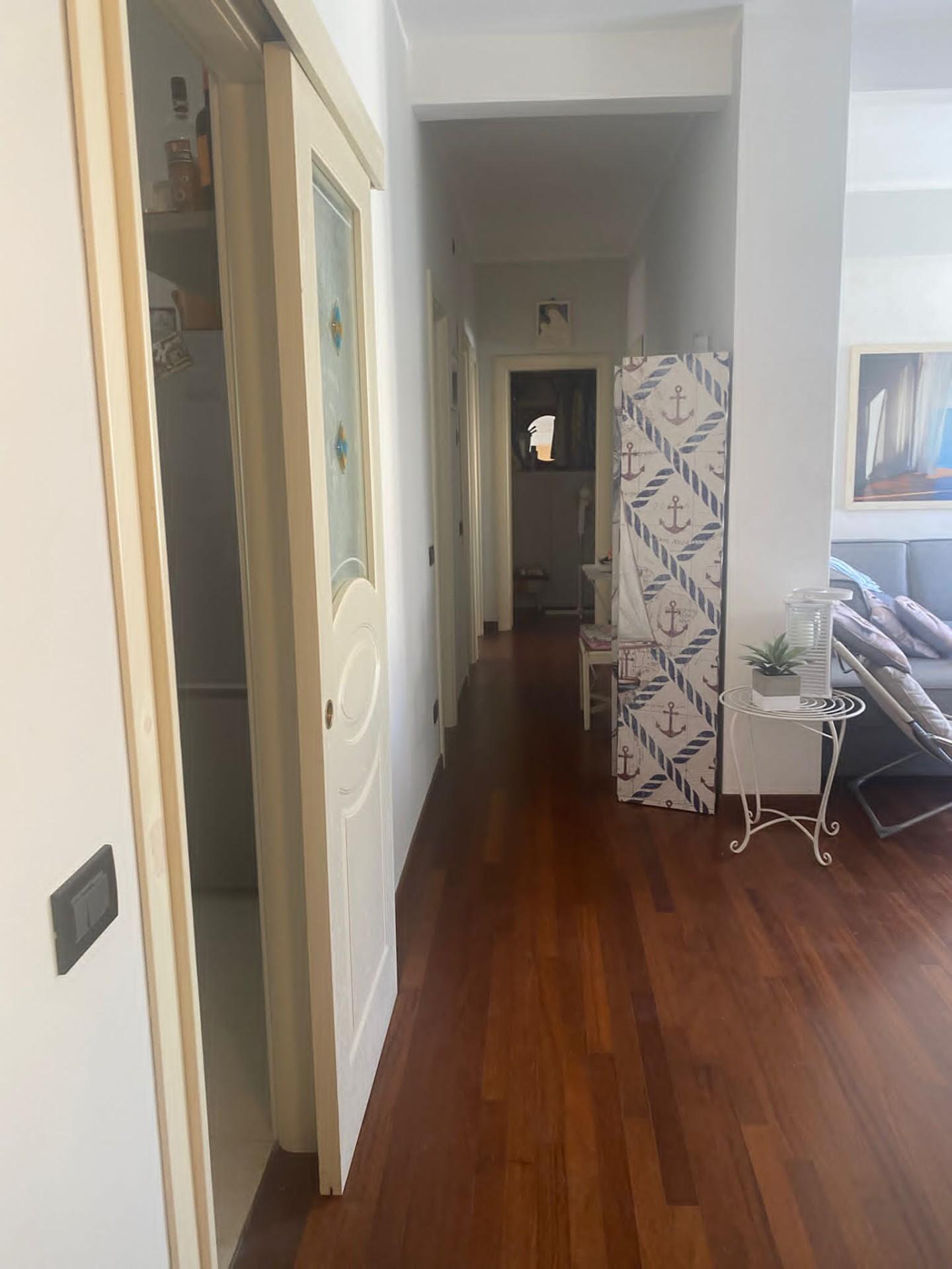 Immagine 33 di Appartamento in vendita  a Viareggio