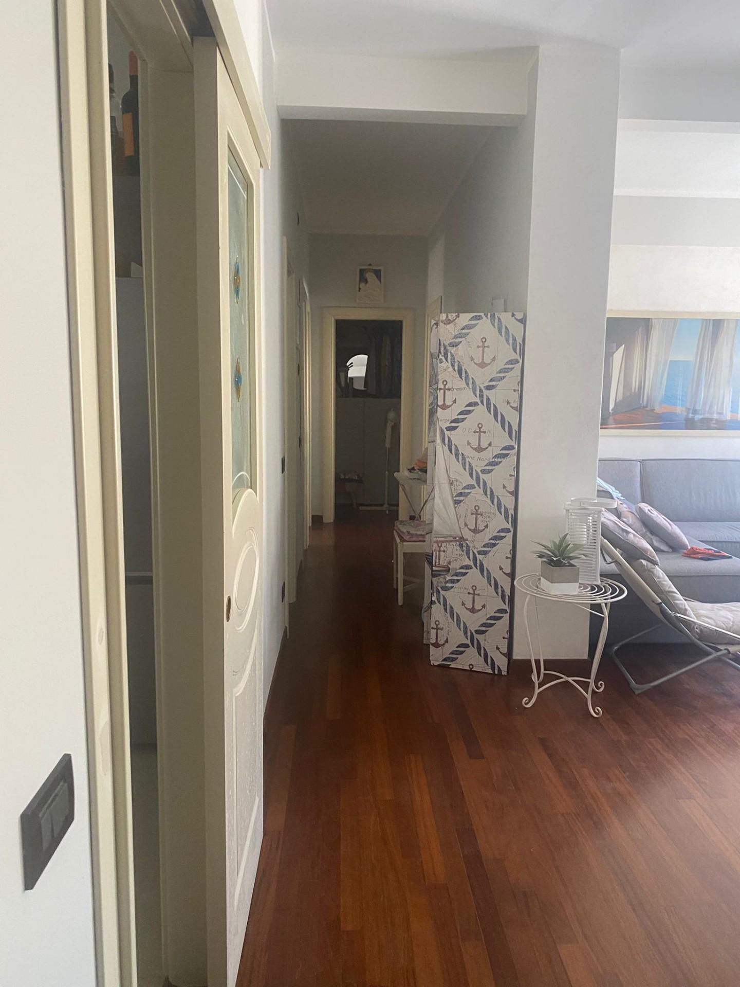 Immagine 32 di Appartamento in vendita  a Viareggio