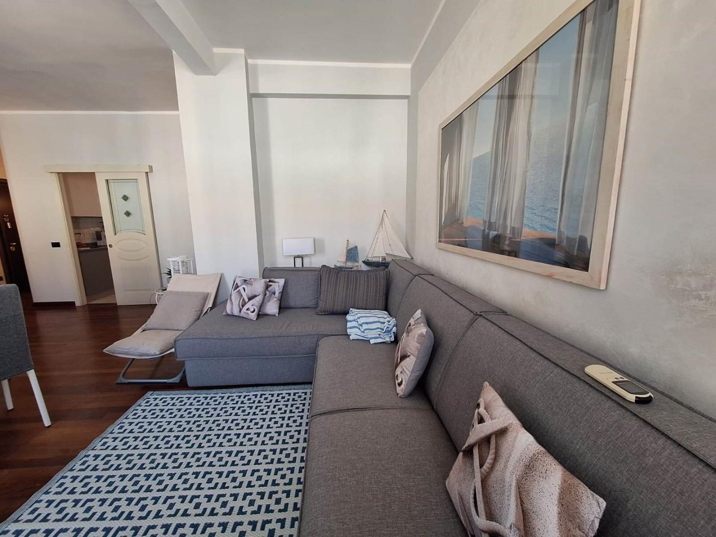 Immagine 7 di Appartamento in vendita  a Viareggio