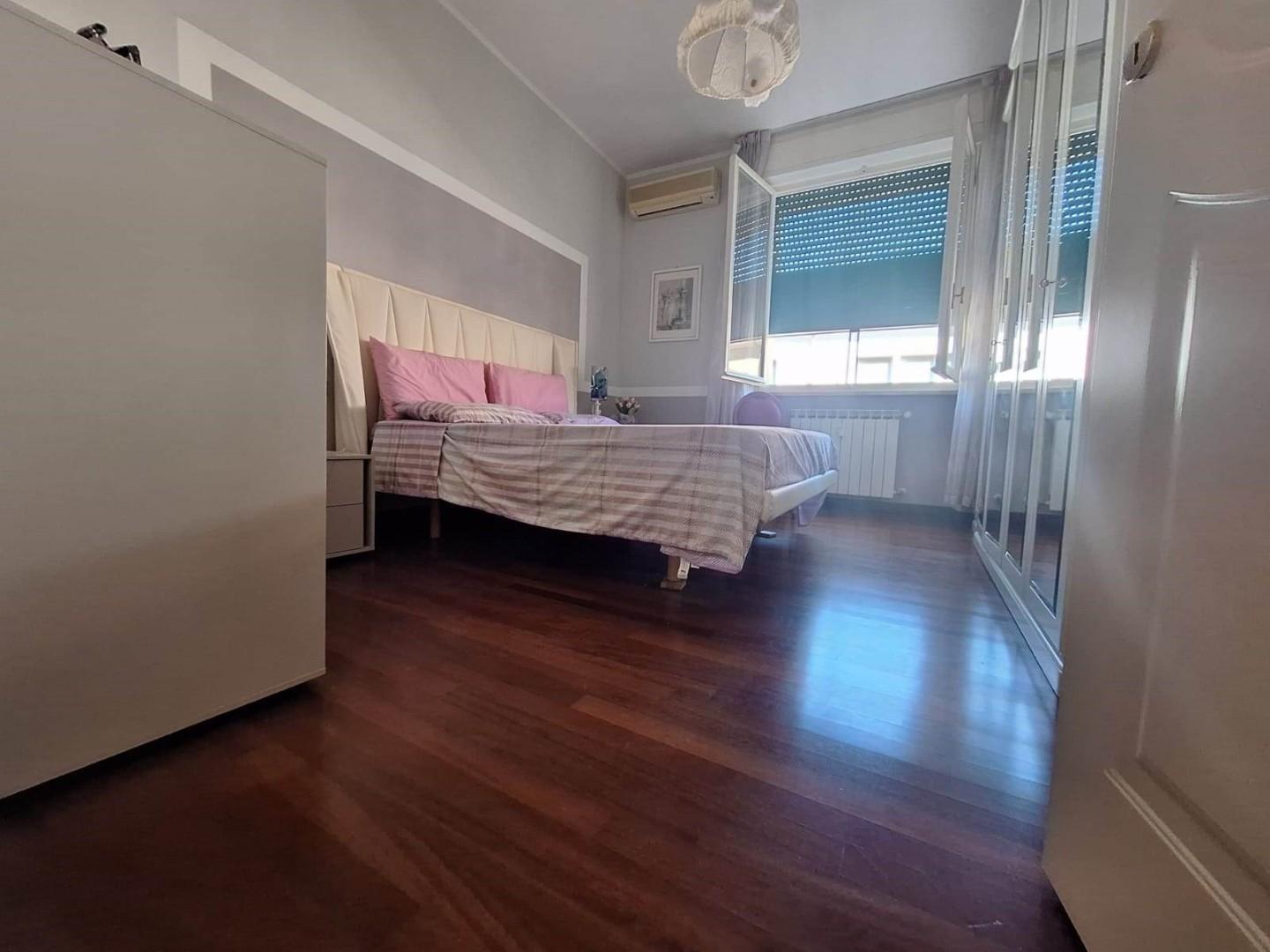 Immagine 16 di Appartamento in vendita  a Viareggio