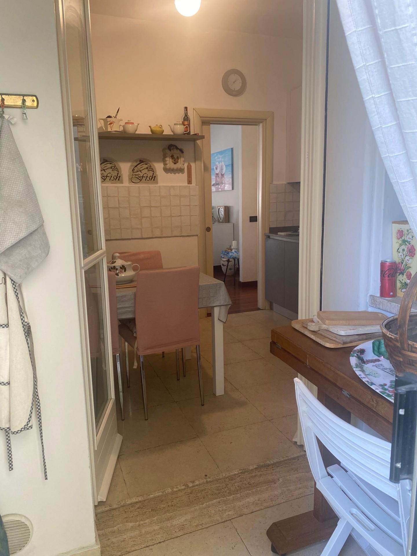 Immagine 27 di Appartamento in vendita  a Viareggio