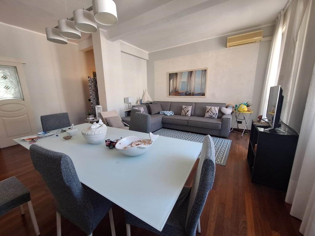 Immagine 8 di Appartamento in vendita  a Viareggio