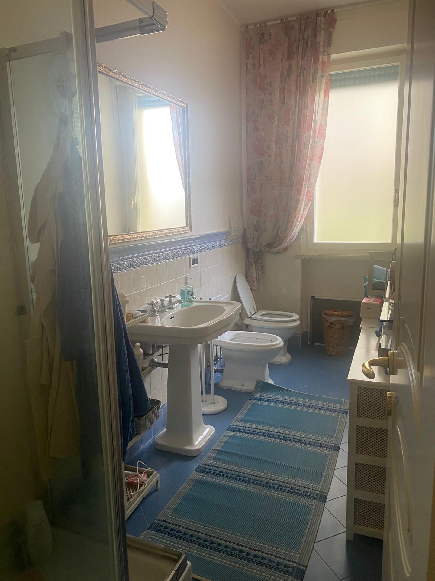 Immagine 29 di Appartamento in vendita  a Viareggio