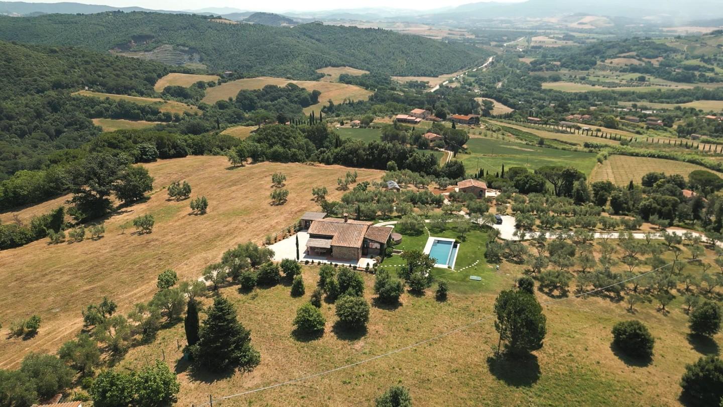 Immagine 56 di Villa in vendita  a Riparbella