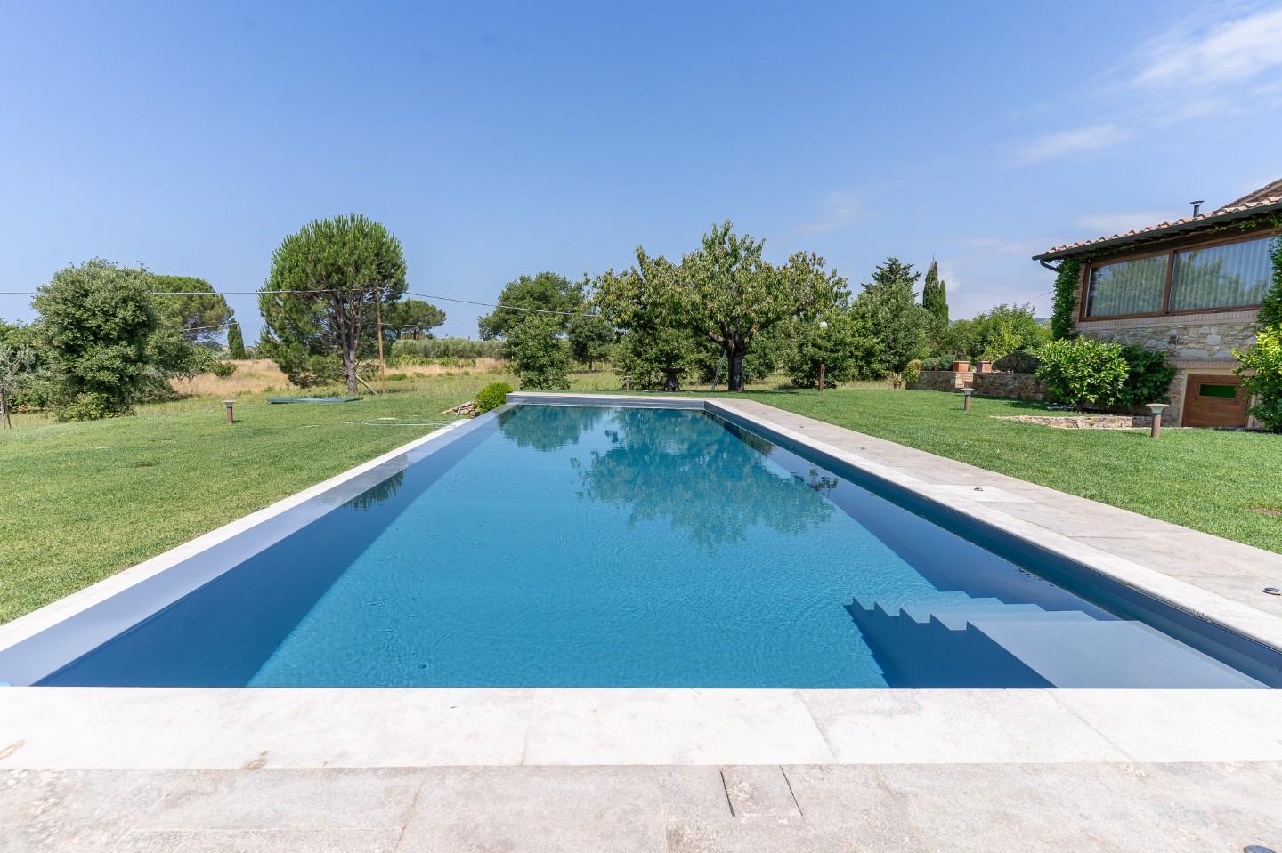 Immagine 13 di Villa in vendita  a Riparbella