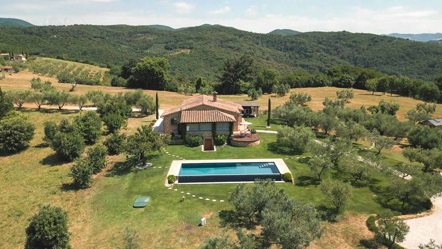 Immagine 1 di Villa in vendita  a Riparbella