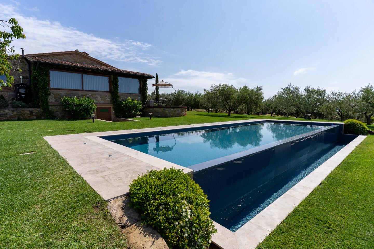 Immagine 8 di Villa in vendita  a Riparbella