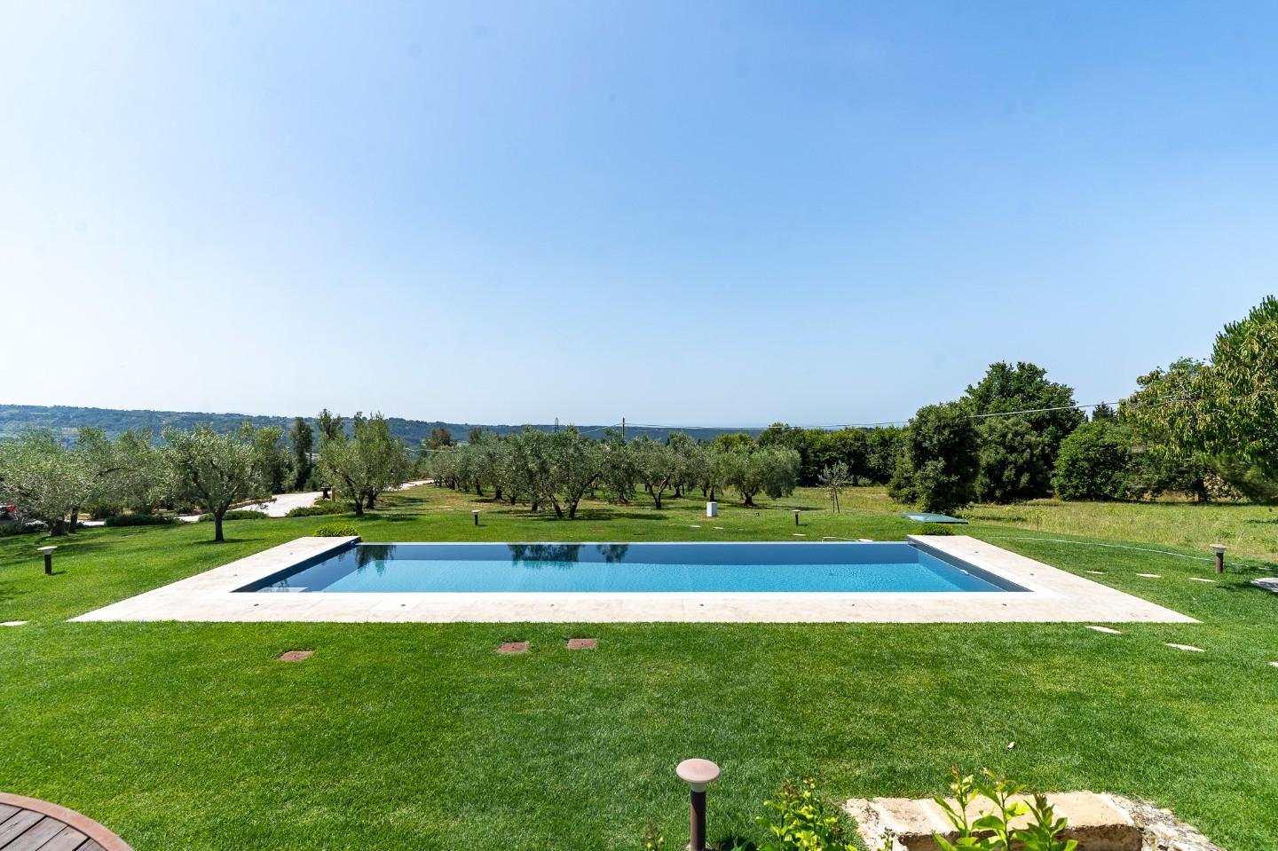 Immagine 10 di Villa in vendita  a Riparbella