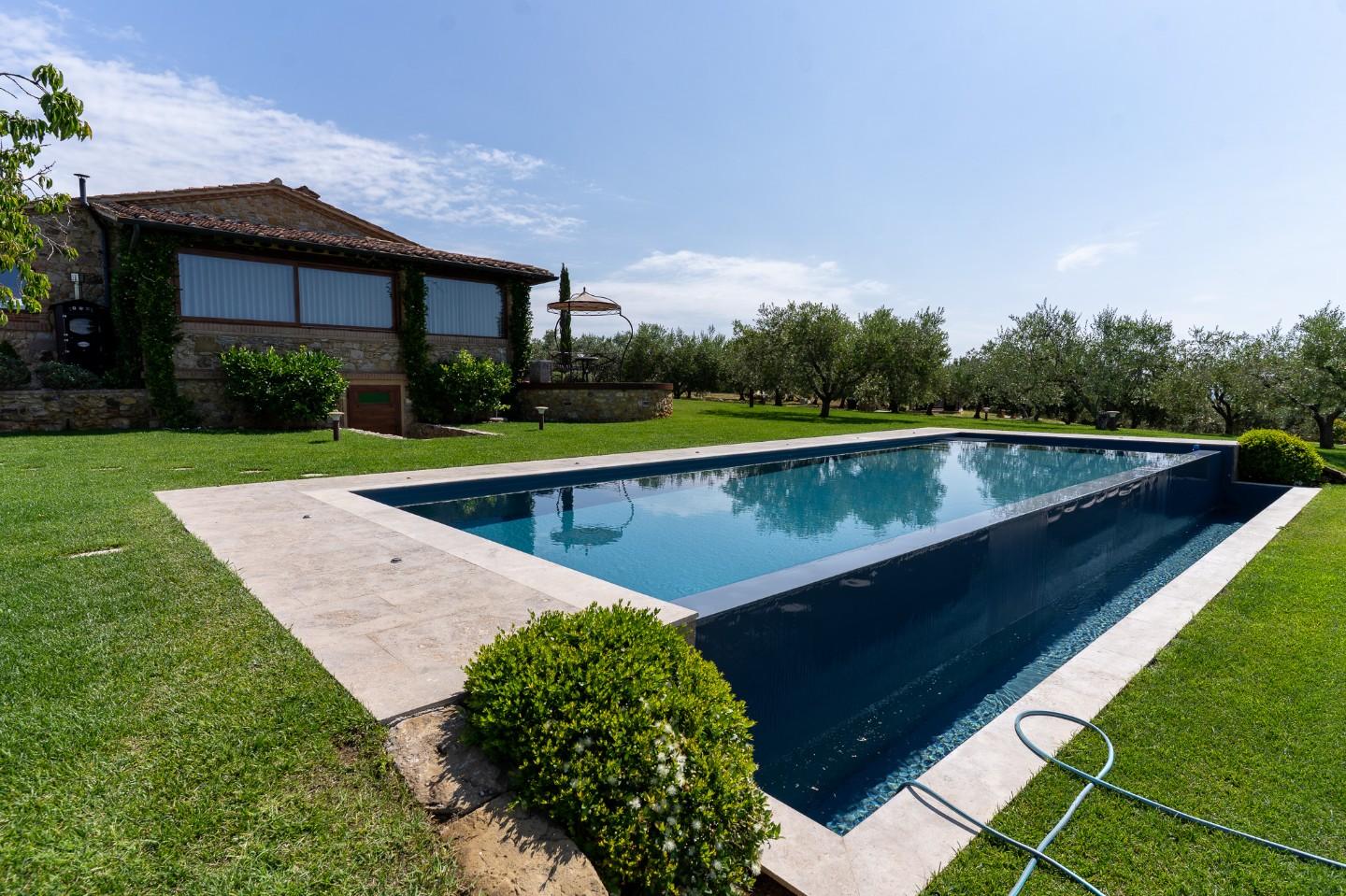 Immagine 9 di Villa in vendita  a Riparbella