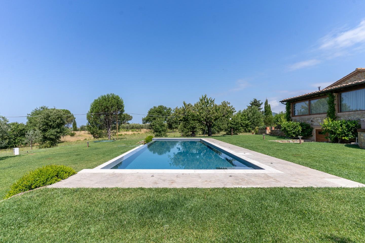 Immagine 12 di Villa in vendita  a Riparbella