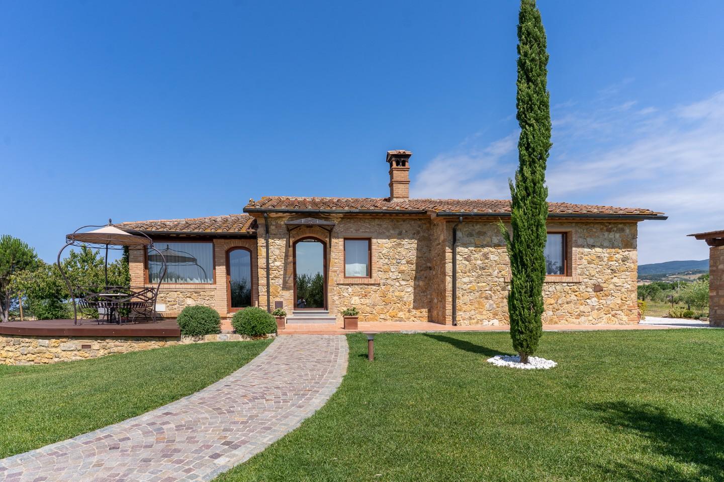 Immagine 3 di Villa in vendita  a Riparbella