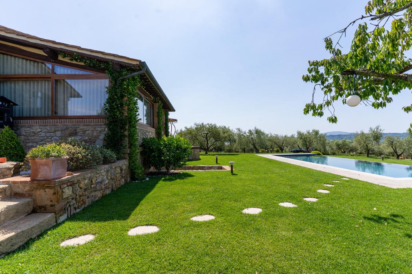 Immagine 7 di Villa in vendita  a Riparbella