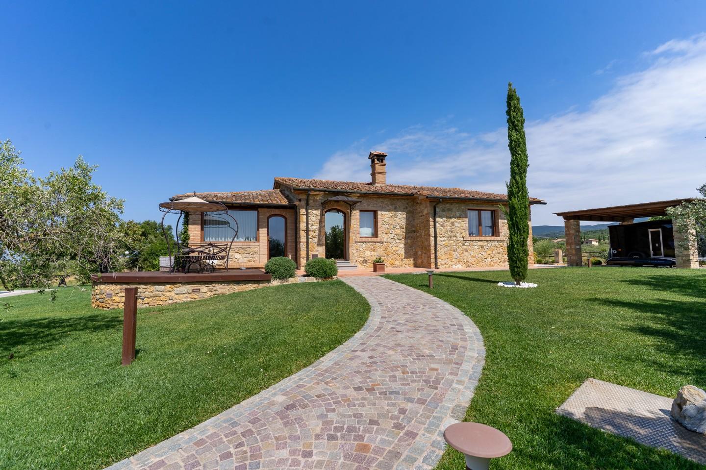 Immagine 4 di Villa in vendita  a Riparbella