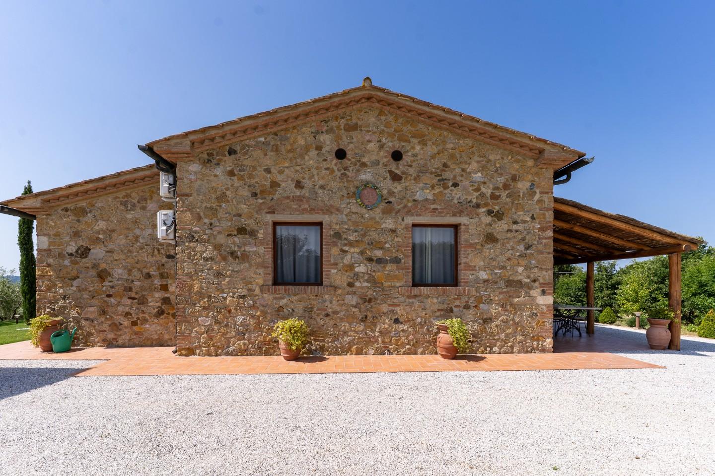 Immagine 17 di Villa in vendita  a Riparbella