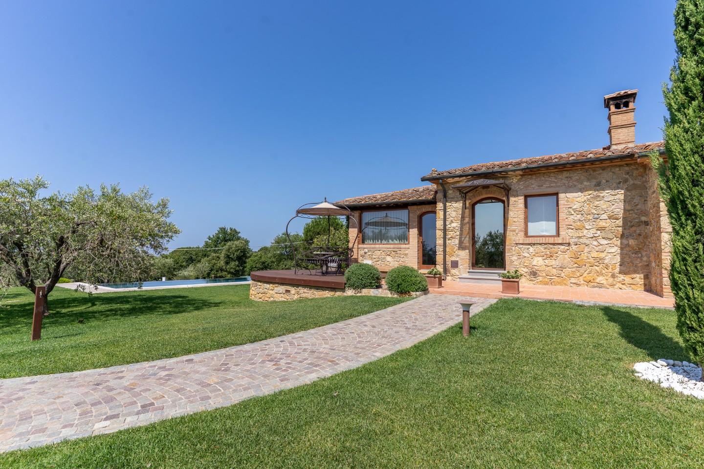 Immagine 5 di Villa in vendita  a Riparbella