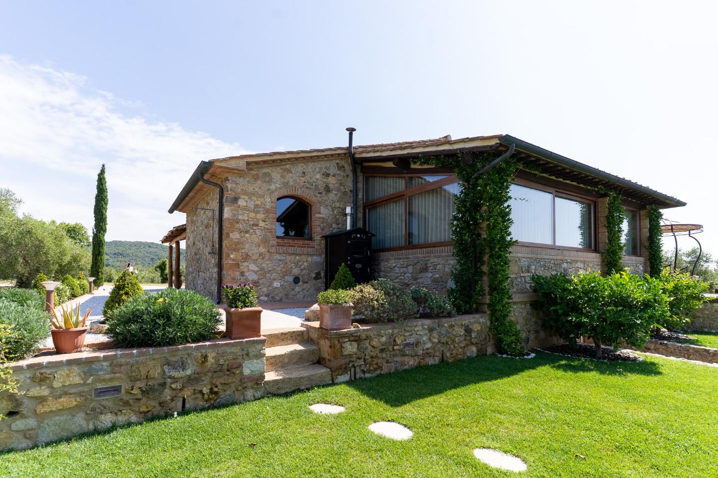 Immagine 6 di Villa in vendita  a Riparbella