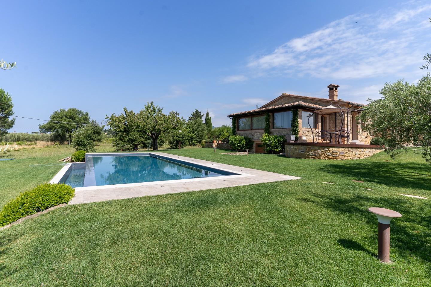 Immagine 20 di Villa in vendita  a Riparbella