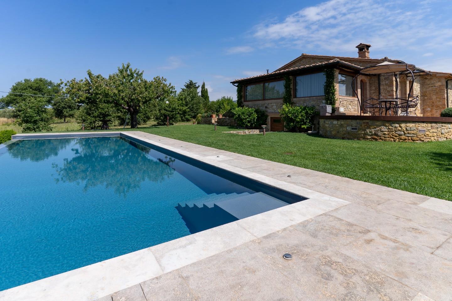 Immagine 21 di Villa in vendita  a Riparbella