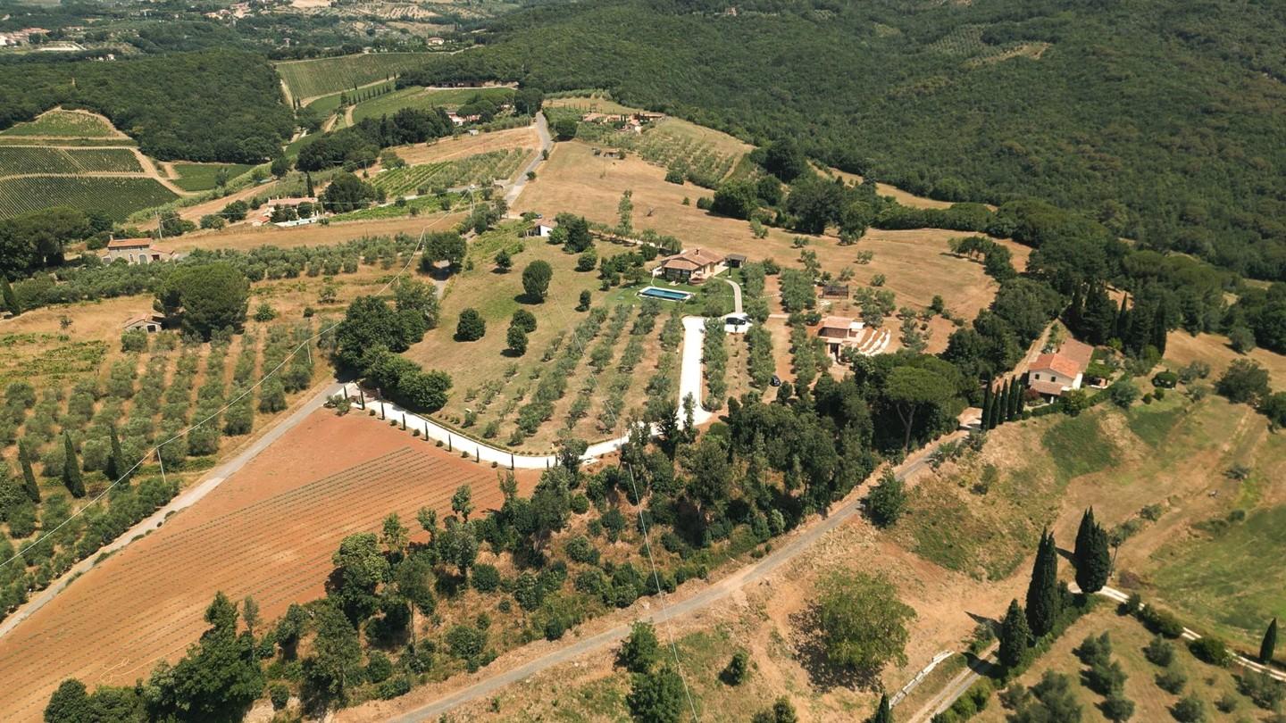 Immagine 54 di Villa in vendita  a Riparbella