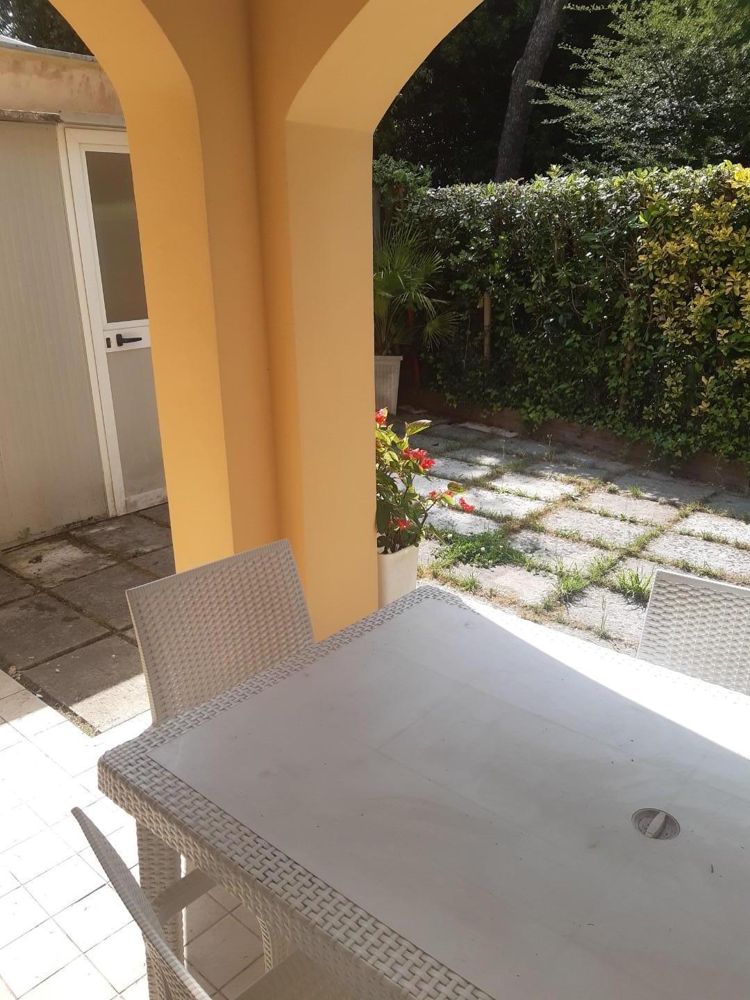 Immagine 9 di Villetta a schiera in vendita  a Montignoso