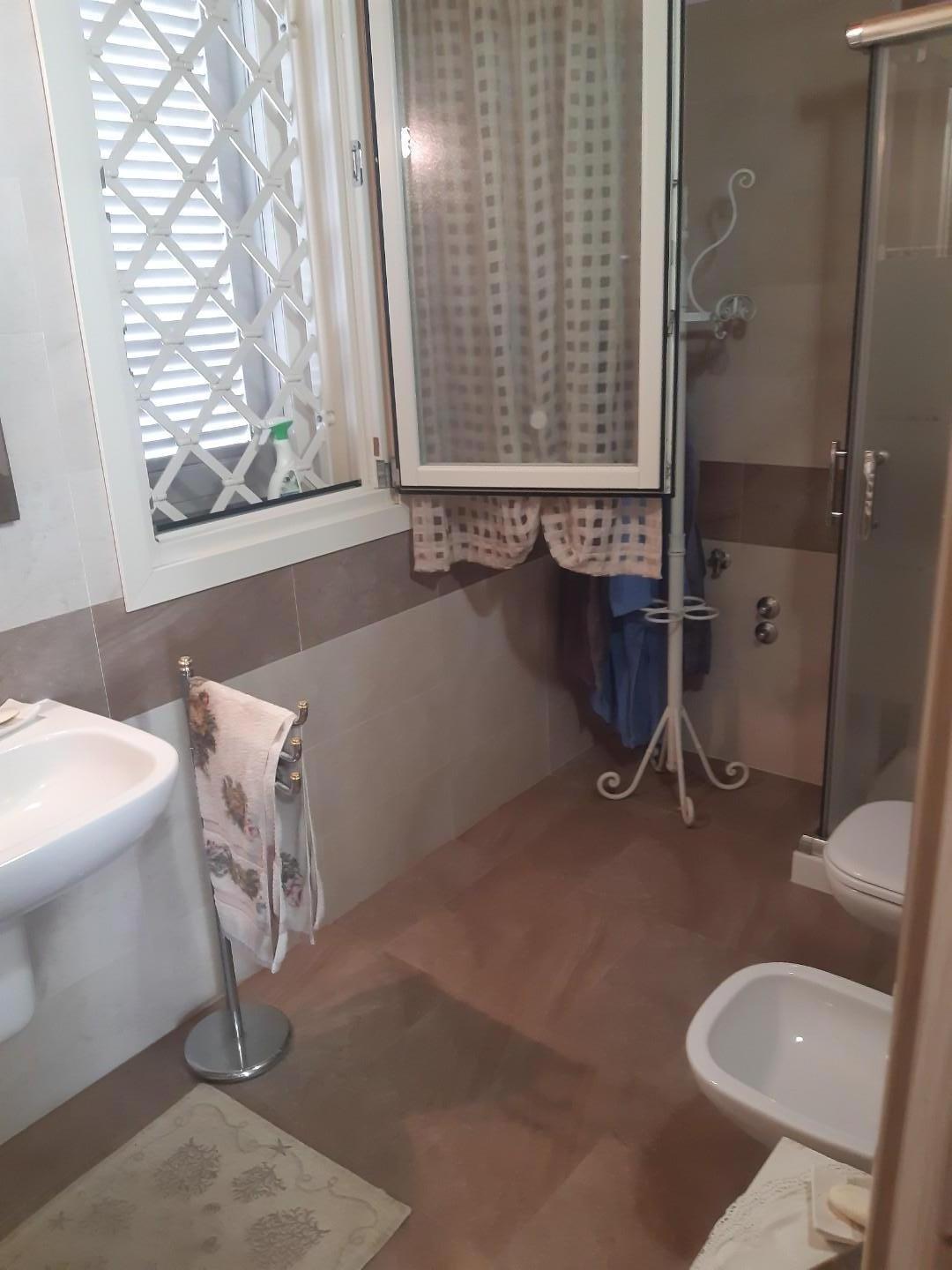 Immagine 17 di Villetta a schiera in vendita  a Montignoso