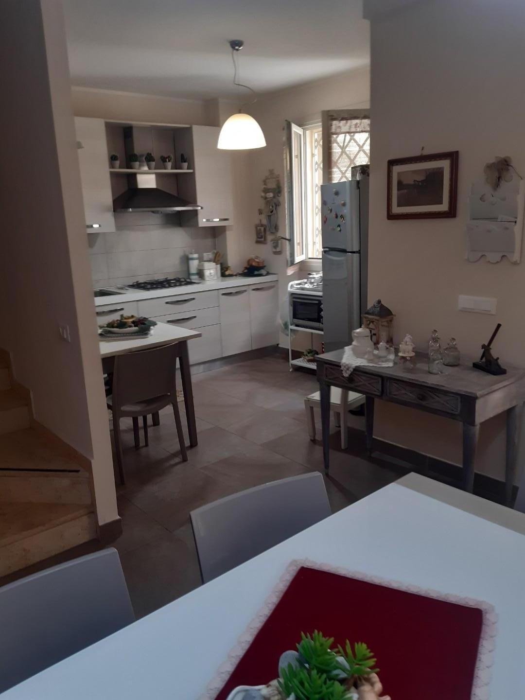 Immagine 2 di Villetta a schiera in vendita  a Montignoso