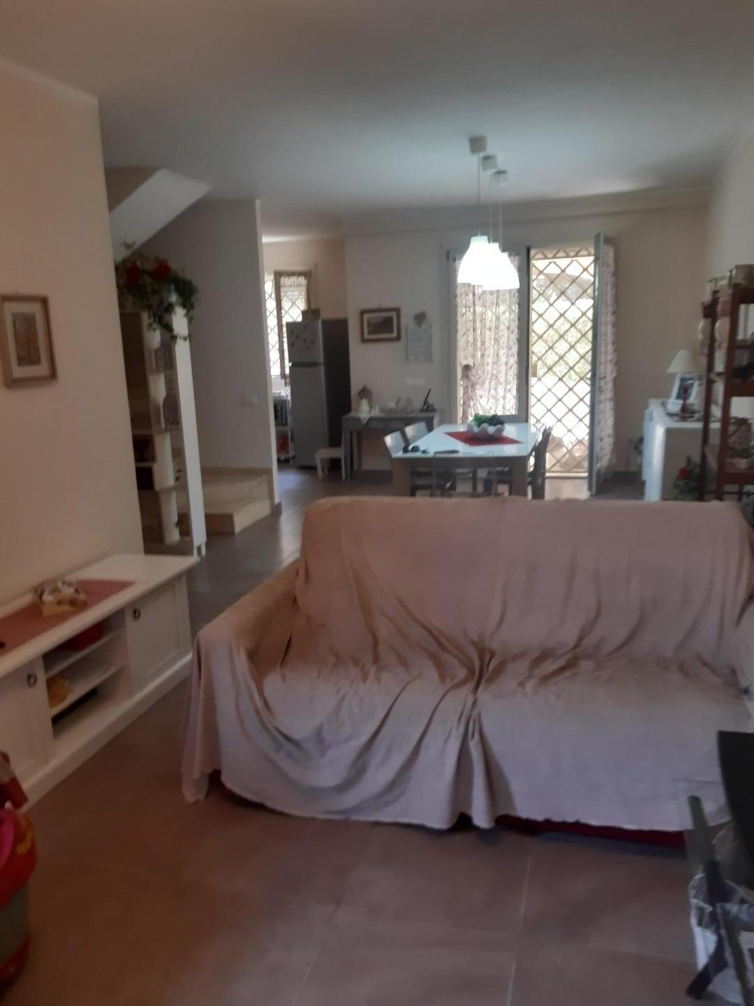 Immagine 7 di Villetta a schiera in vendita  a Montignoso