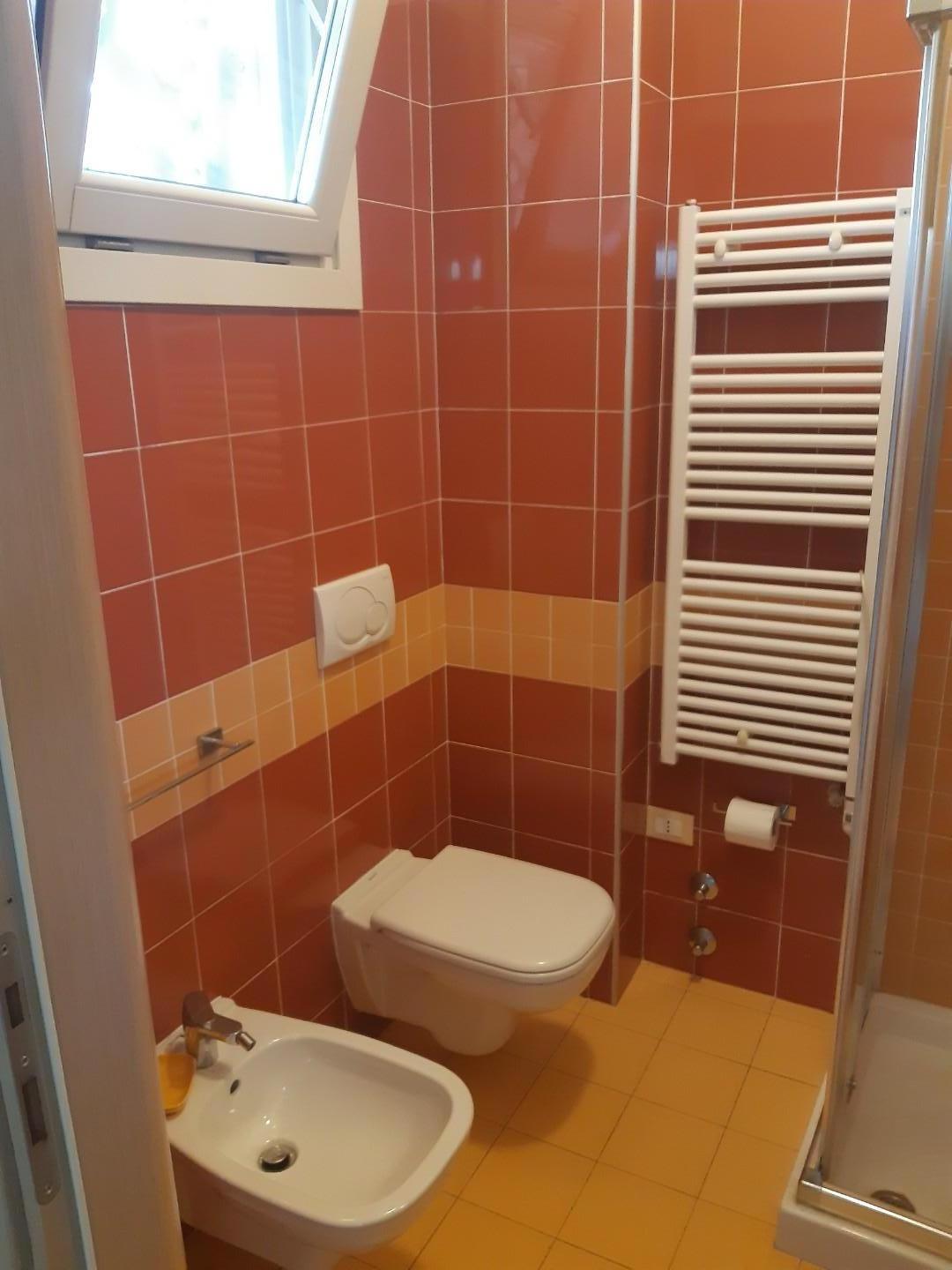 Immagine 10 di Villetta a schiera in vendita  a Montignoso