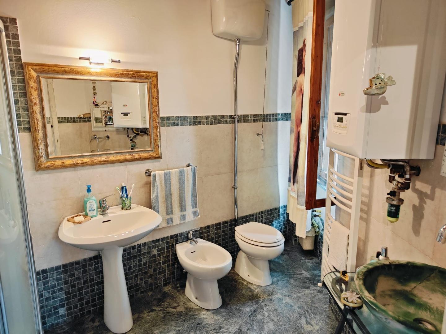 Immagine 15 di Appartamento in vendita  a Livorno