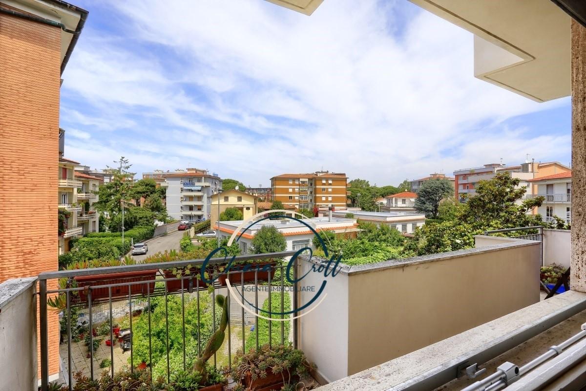 Immagine 2 di Appartamento in vendita  a Livorno