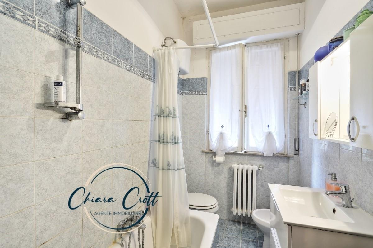 Immagine 13 di Appartamento in vendita  a Livorno