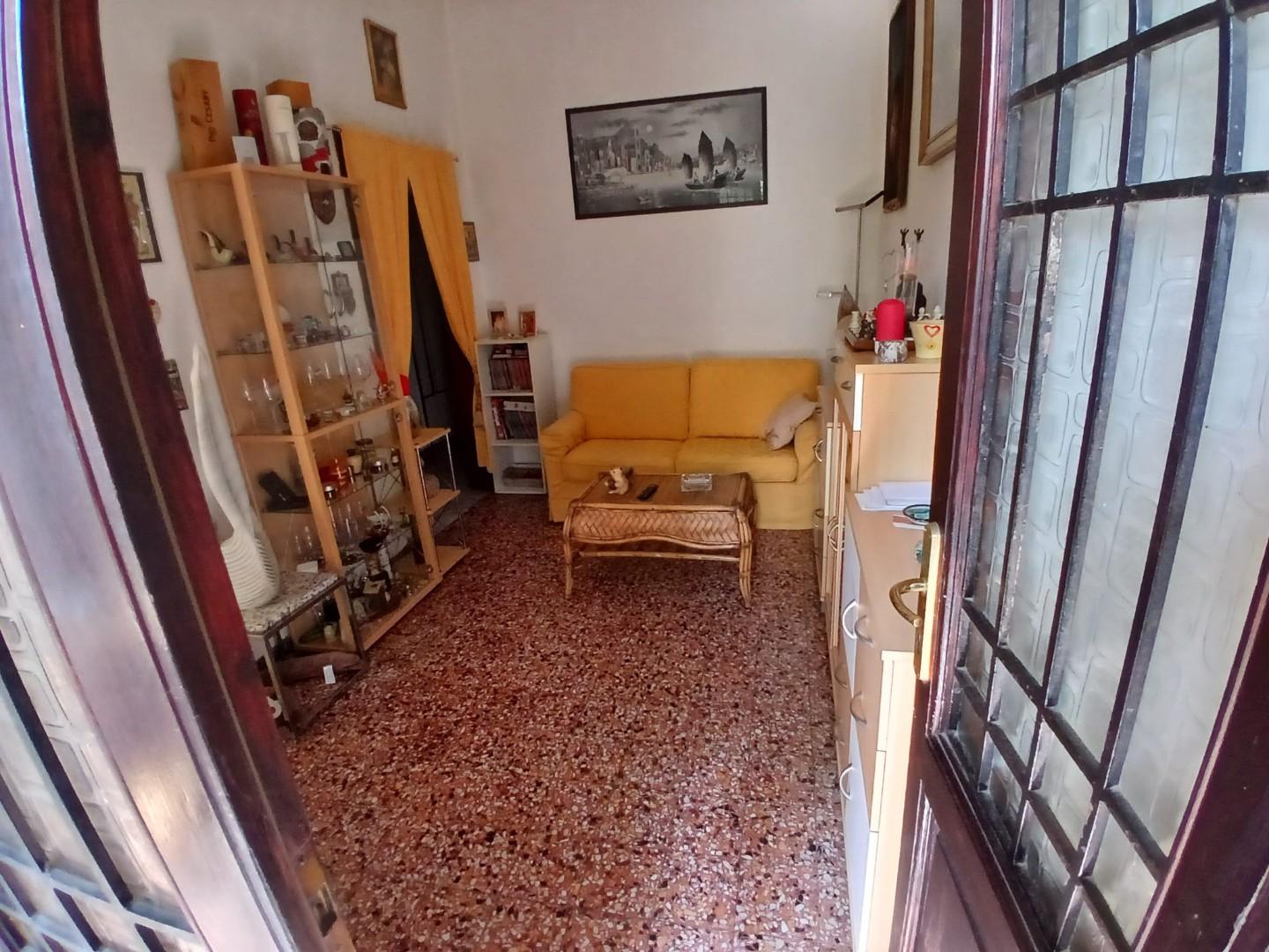 Immagine 4 di Porzione di casa in vendita  a Massa