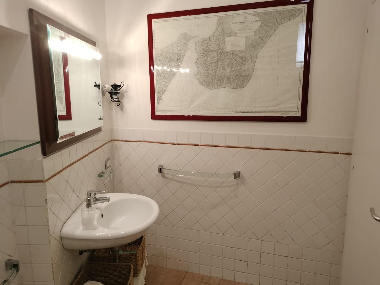 Immagine 17 di Appartamento in affitto  a Livorno