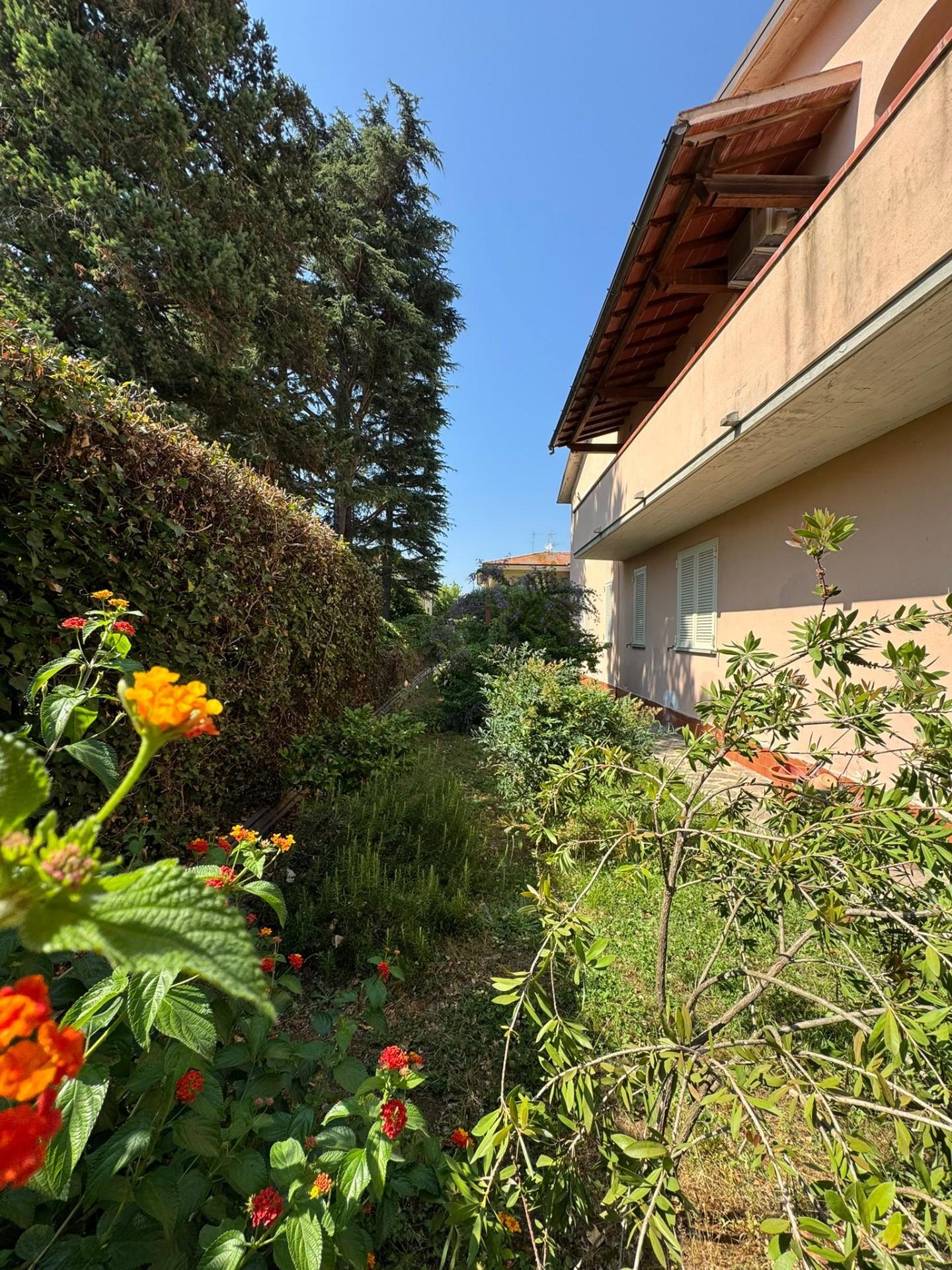 Immagine 6 di Casa bifamiliare in vendita  a San Giuliano Terme