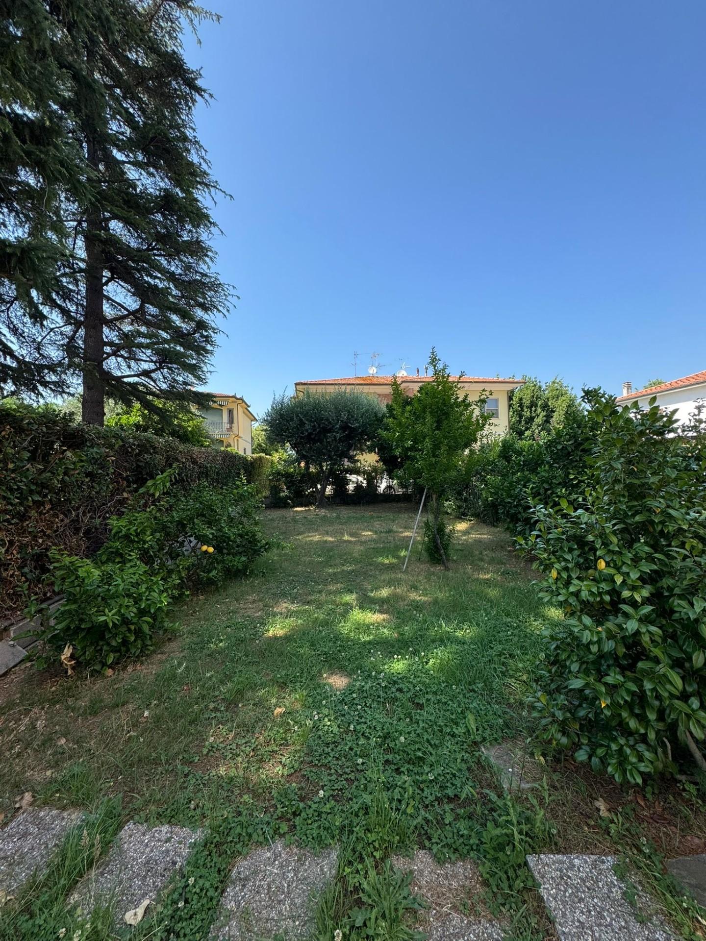 Immagine 10 di Casa bifamiliare in vendita  a San Giuliano Terme