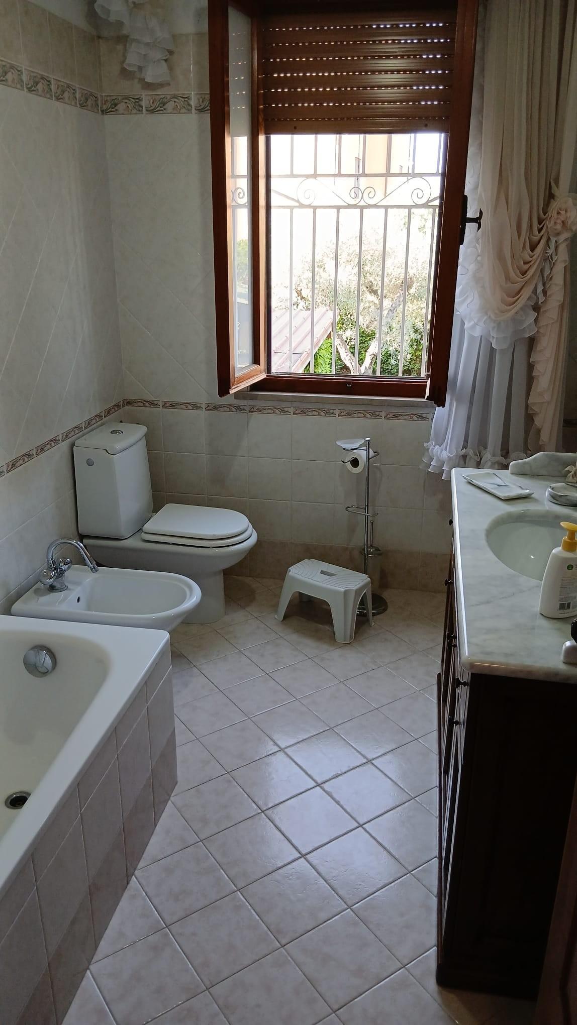 Immagine 13 di Villa in vendita  a Vecchiano