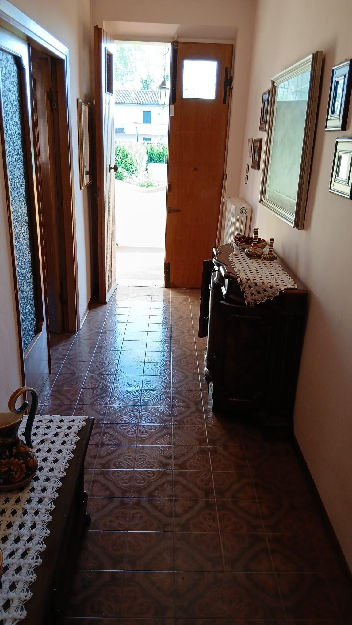 Immagine 12 di Villa in vendita  a Vecchiano