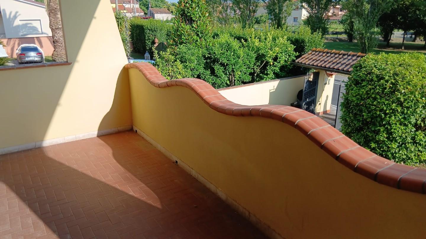 Immagine 4 di Villa in vendita  a Vecchiano