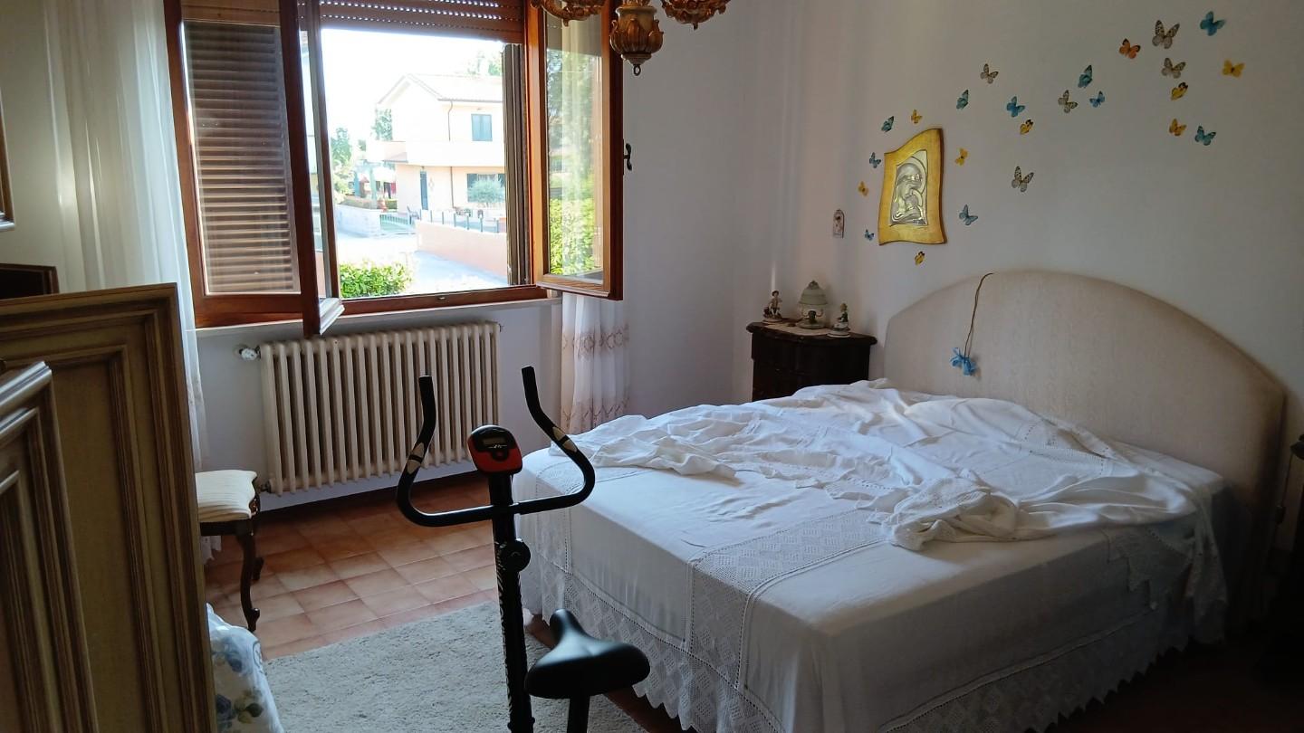 Immagine 14 di Villa in vendita  a Vecchiano