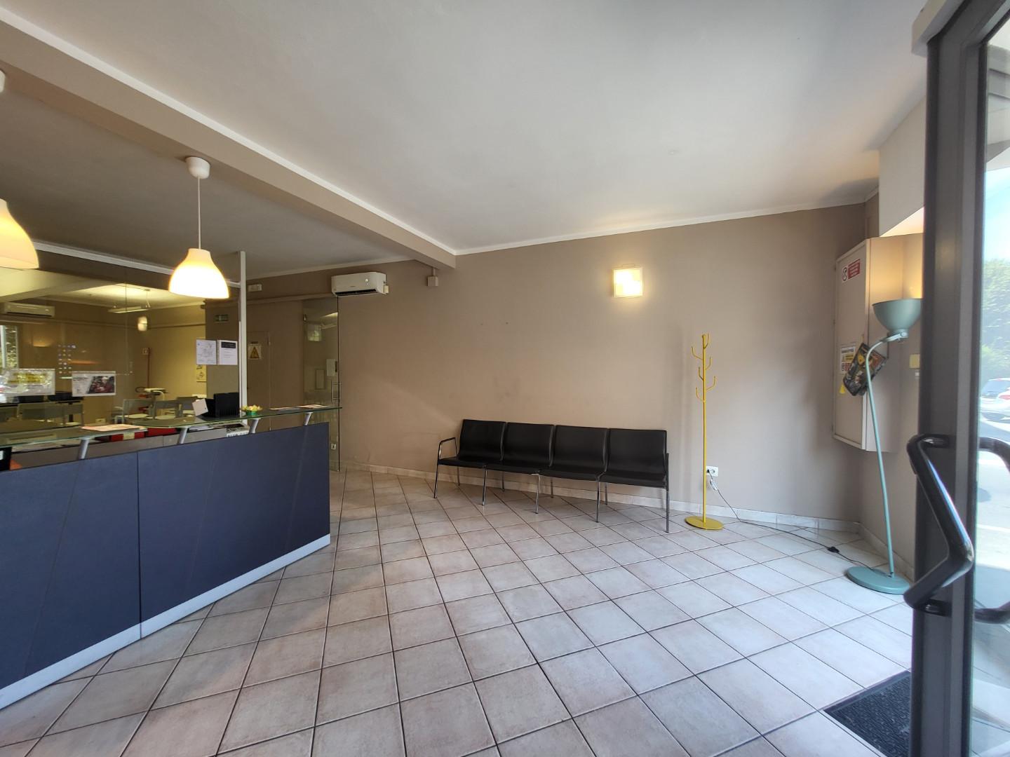 Immagine 4 di Locale commerciale in affitto  a Calcinaia