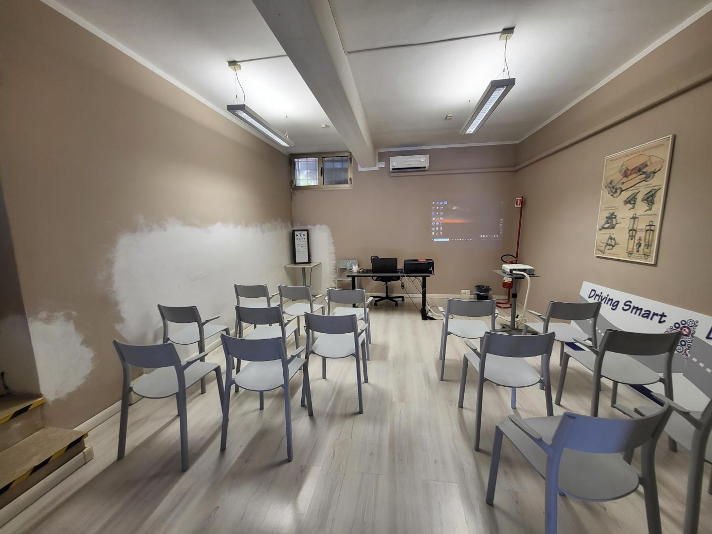 Immagine 3 di Locale commerciale in affitto  a Calcinaia