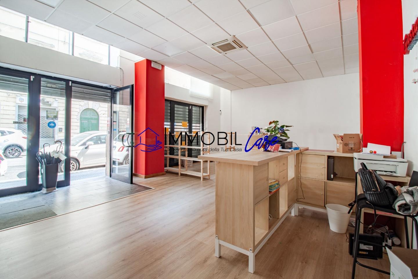 Immagine 5 di Locale commerciale in vendita  a Livorno