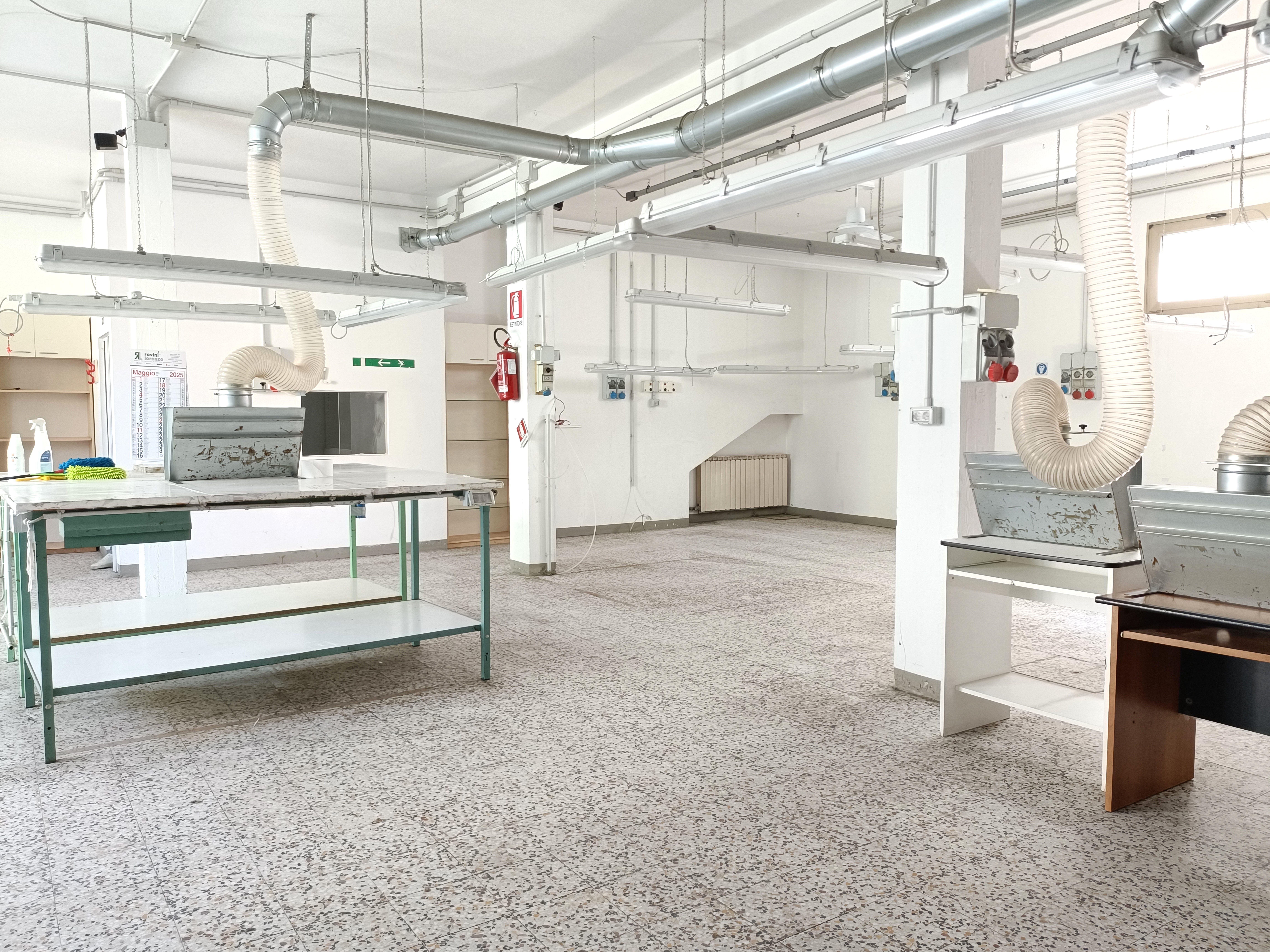 Immagine 6 di Attività artigianale in affitto  a Vinci