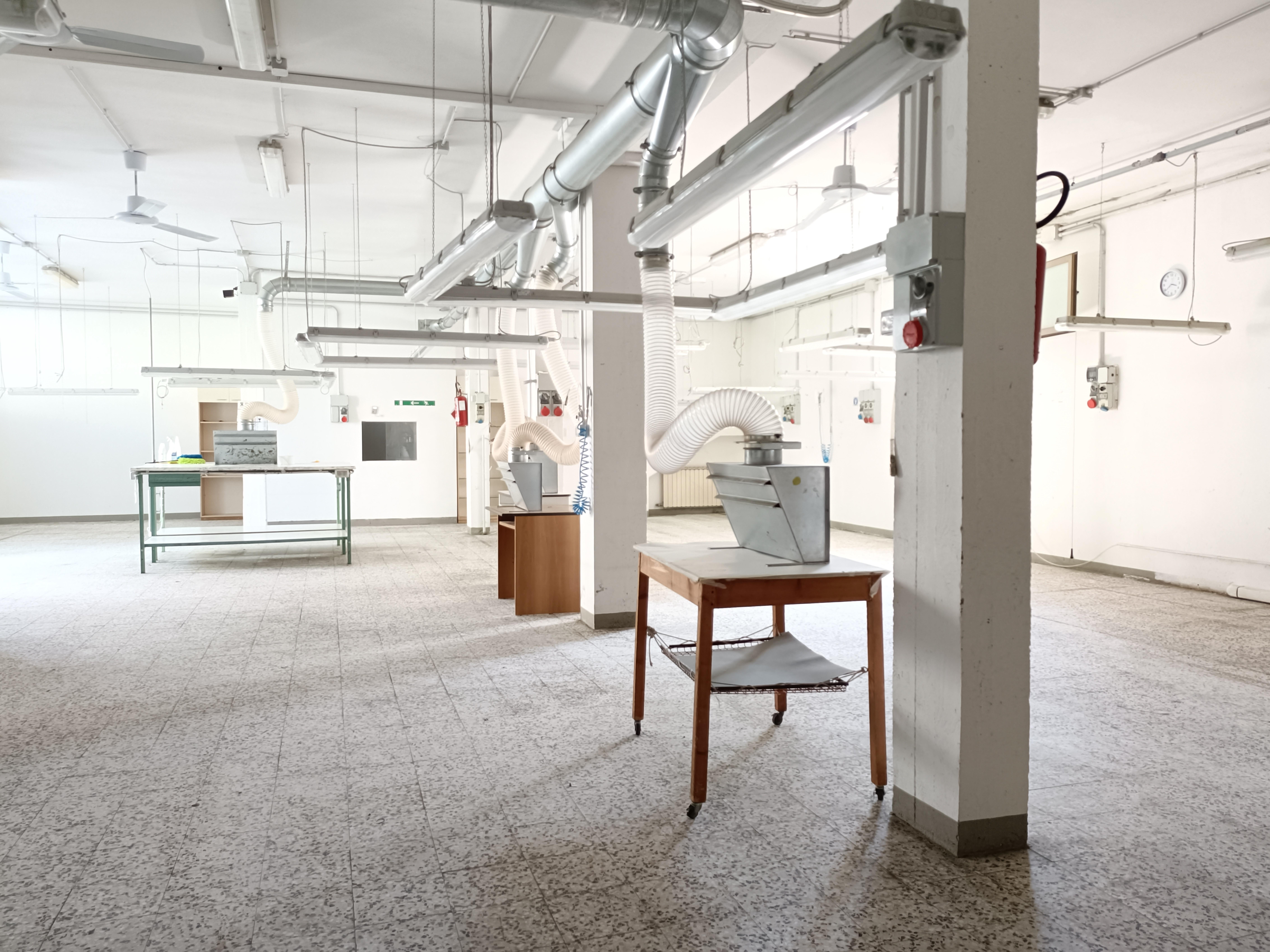 Immagine 12 di Attività artigianale in affitto  a Vinci