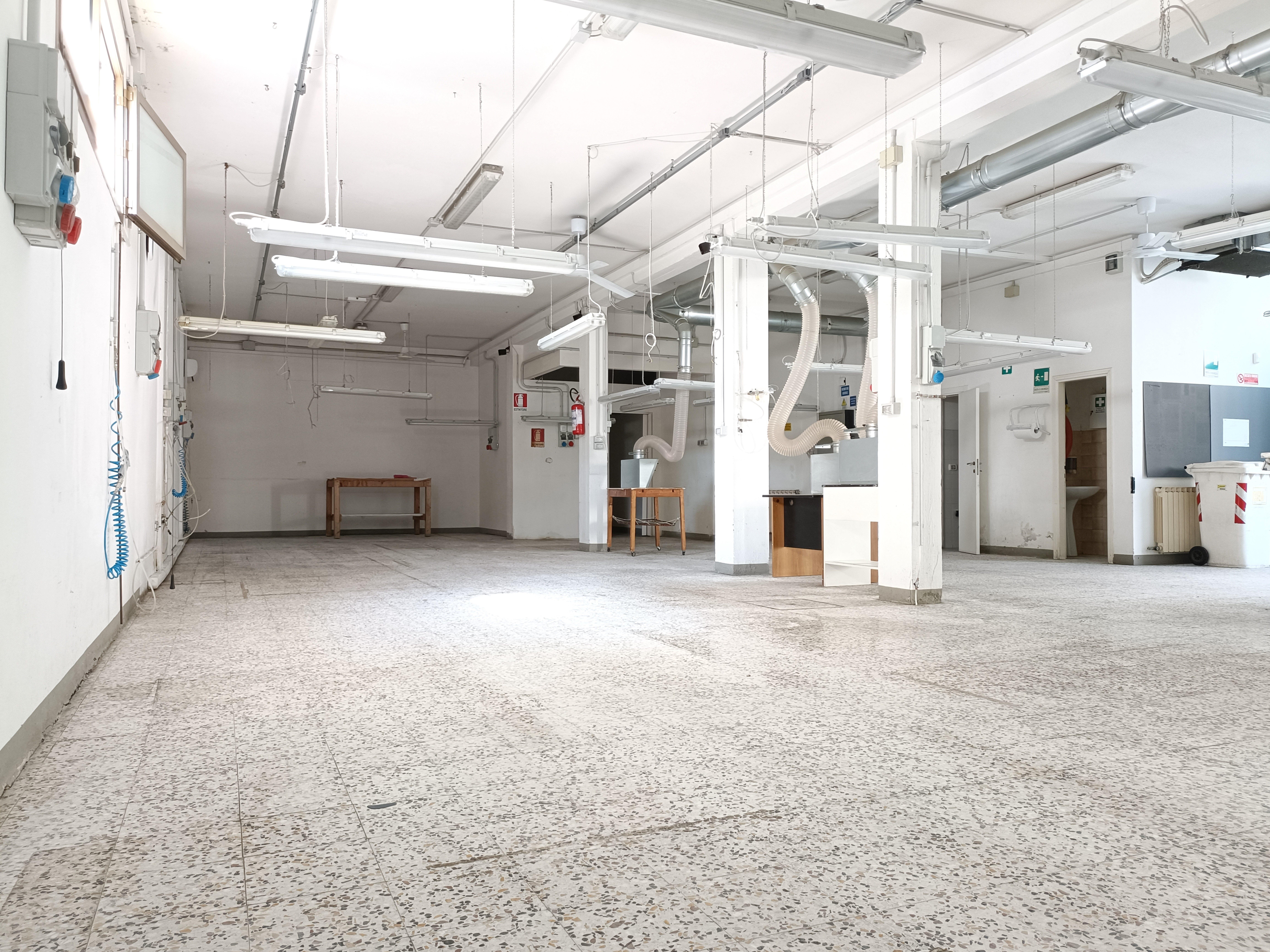 Immagine 10 di Attività artigianale in affitto  a Vinci