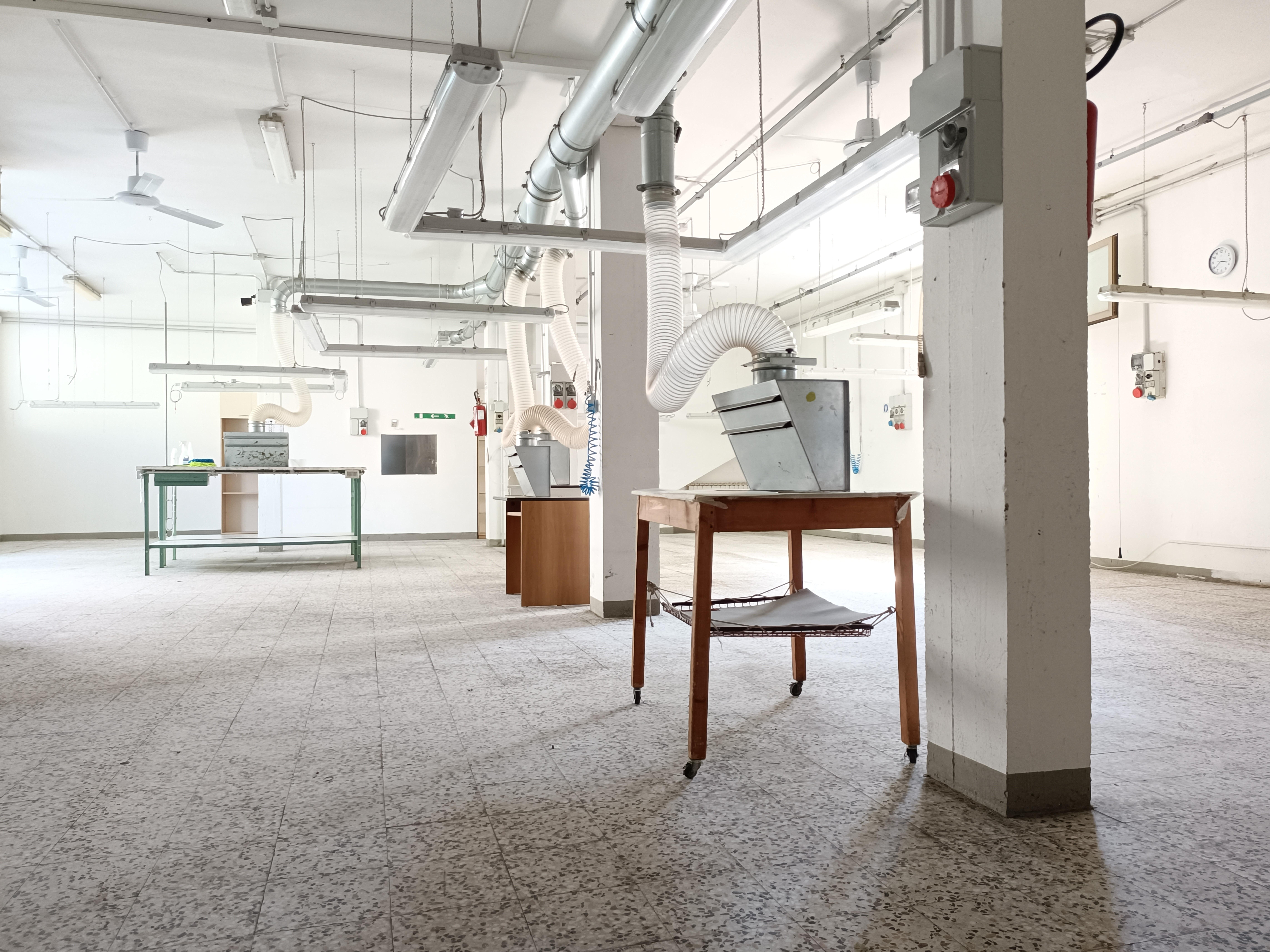 Immagine 14 di Attività artigianale in affitto  a Vinci