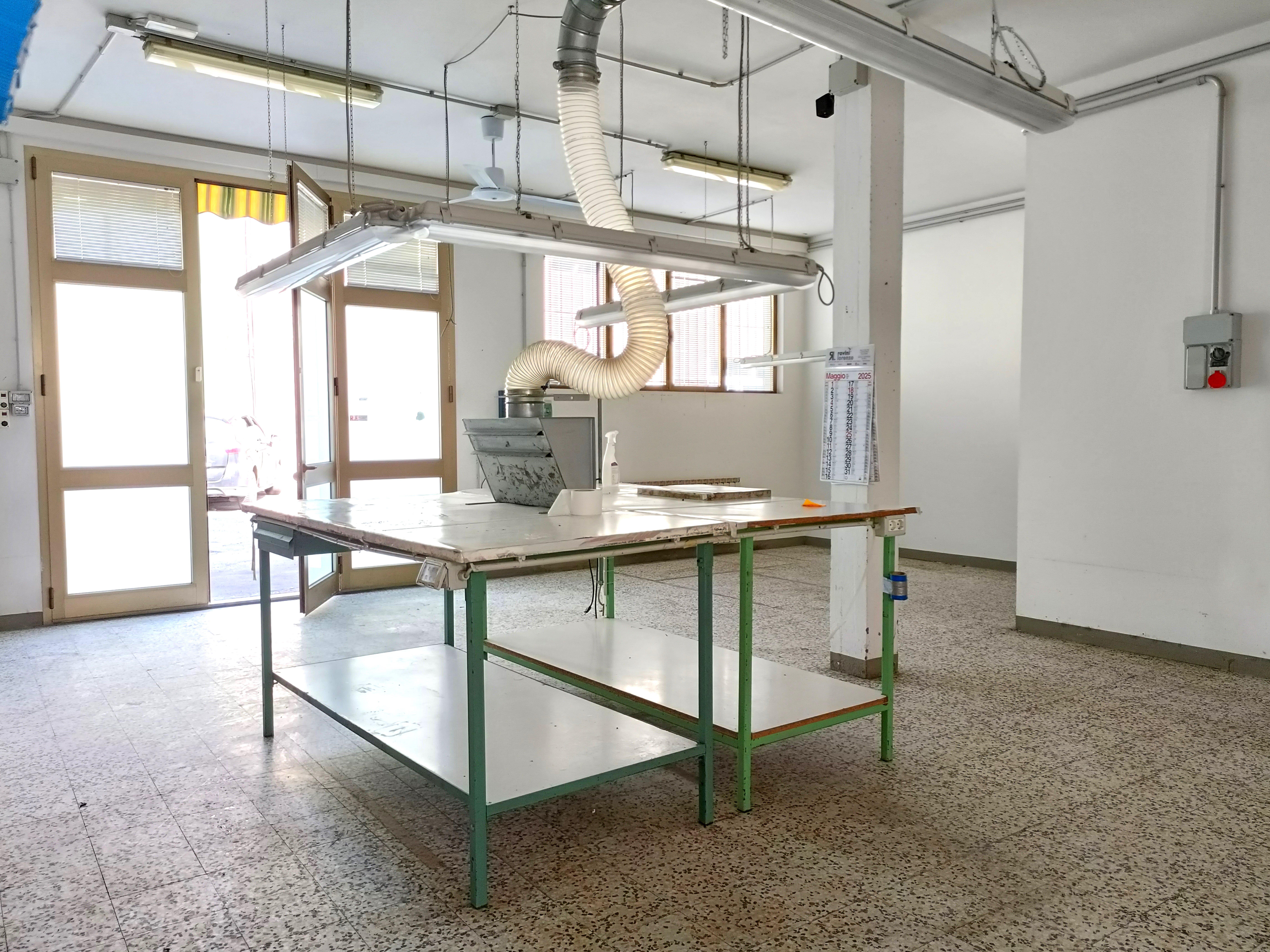 Immagine 20 di Attività artigianale in affitto  a Vinci