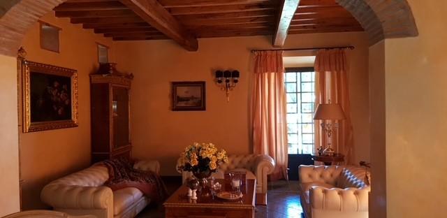 Immagine 12 di Rustico / casale in vendita  a Lucca