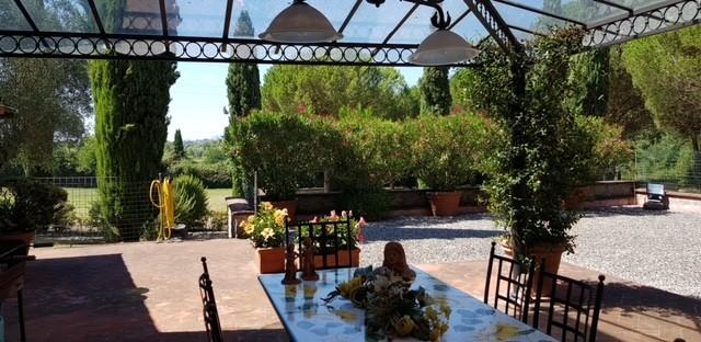 Immagine 5 di Rustico / casale in vendita  a Lucca